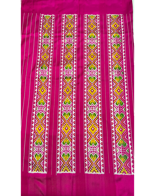White Pochampally Handwoven Drill Weaving Ikat Silk Saree with Contrast Magenta Purple Border
