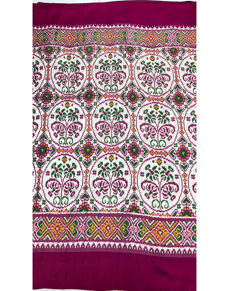 White Pochampally Handwoven Drill Weaving Ikat Silk Saree with Contrast Magenta Purple Border