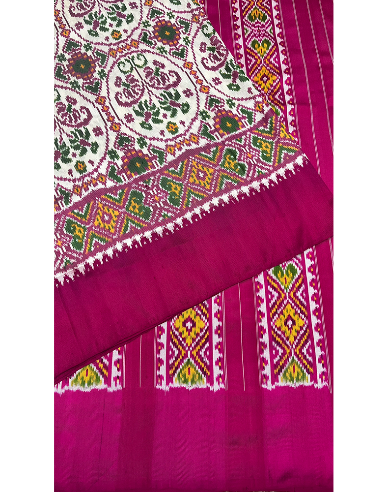 White Pochampally Handwoven Drill Weaving Ikat Silk Saree with Contrast Magenta Purple Border