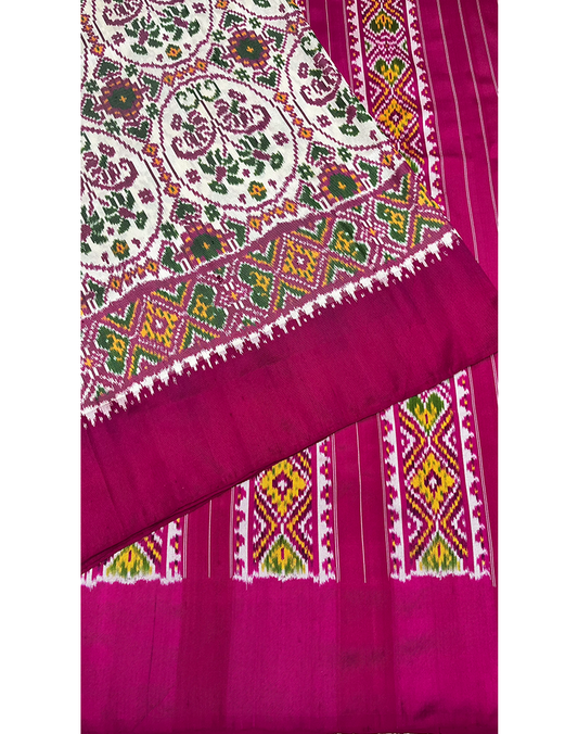White Pochampally Handwoven Drill Weaving Ikat Silk Saree with Contrast Magenta Purple Border