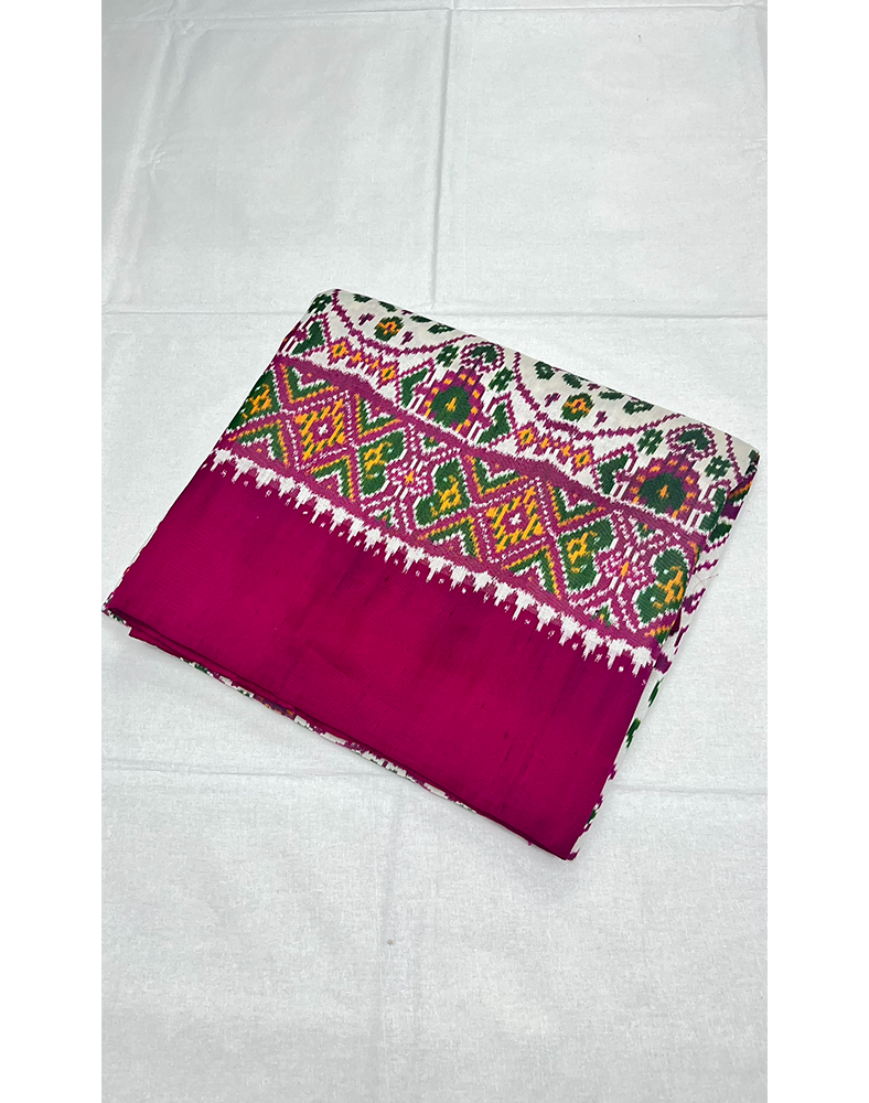 White Pochampally Handwoven Drill Weaving Ikat Silk Saree with Contrast Magenta Purple Border